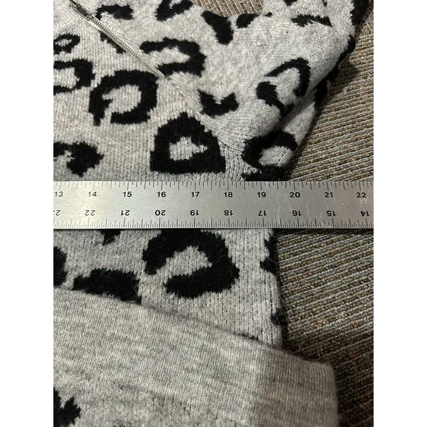 Abercrombie & Fitch Animal Print Tunic Sweater Gray/Black Women Medium Pullover - Image 6