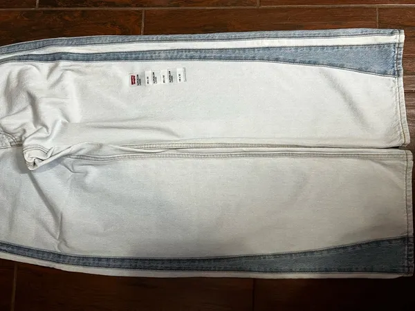 Levi’s Light Wash Denim Jeans Super Low Two Toned Wide Leg High Rise Size 28 - Image 6