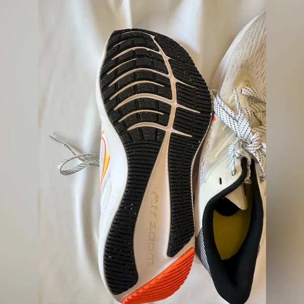 Size 6 1/2 - Nike Air Zoom Winflo 7 White Bright Mango W - Image 5