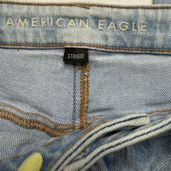 American Eagle Strigid Mom Jeans 10 Short Light Wash High Rise 90s - Image 9
