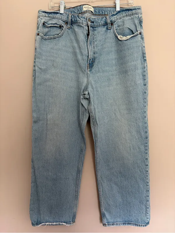 Abercrombie & Fitch The Vintage Straight High Rise 33/16 - Image 2