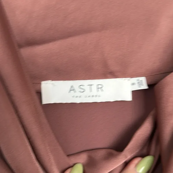ASTR the Label Larisa Satin Chain Strap Top - Image 3