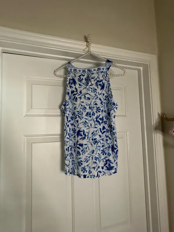 Joie Blue & White 2 pc shorts set - Image 4