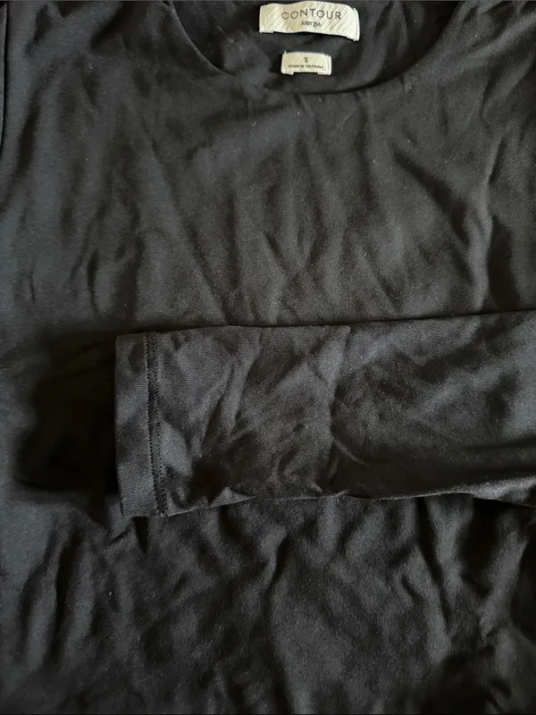 Aritzia Contour Black Crewneck Cropped Long Sleeve Top Size Small - Image 4
