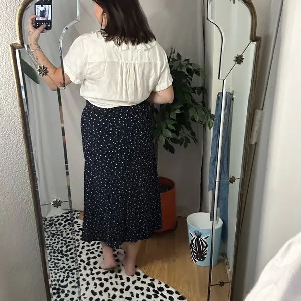 John Galt Dainty Floral Maura A-Line Midi Skirt Navy - Image 2