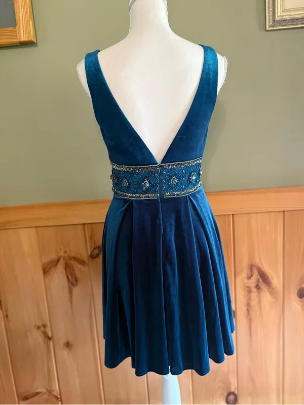 Lucci Lu V-Neck Teal Velvet Mini Dress with Beaded Waist size 4 NWT* - Image 5
