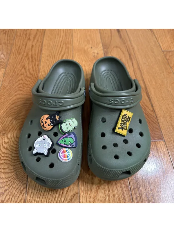 Crocs Classic Clog Olive Green Clogs Men’s 6 Women’s 8 w/ Jibbitz Charms - Image 4