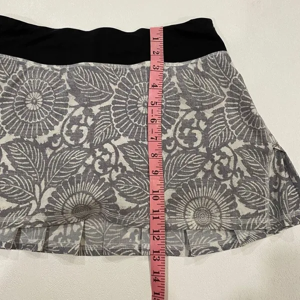 Lululemon Pace Setter Skirt Gray Floral Print Size 4 Running Athletic Skort - Image 6