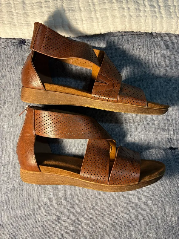 Pierre Dumas Brown Perforated Leather Wedge Sandals Women’s Size 7 - Image 2