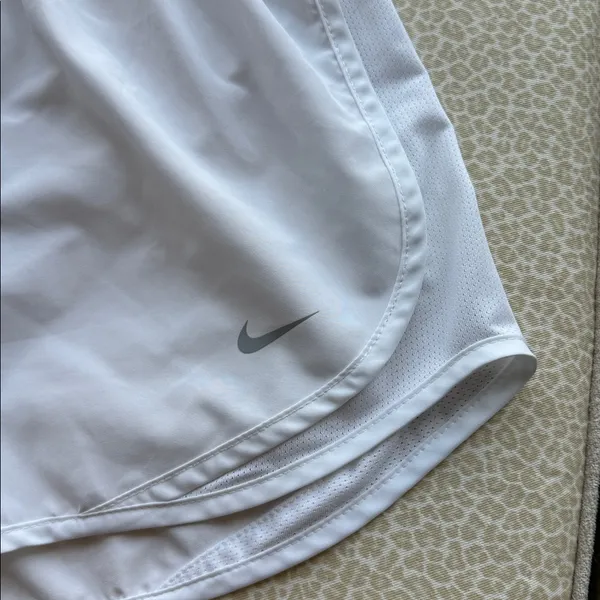 NWOT Nike DRI-FIT Women's White Running Athletic Gym Workout Shorts size S - Image 4