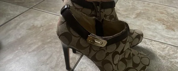 Coach signature boots sz 6 sexy boot for the ankle with the lock - Image 2