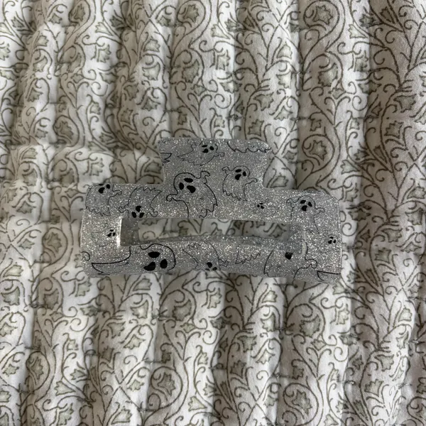 Silver glitter ghost claw clip - Image 2