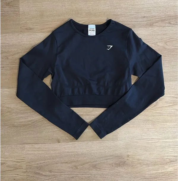 Gymshark Women’s Black Crop Too Medium - Image 2