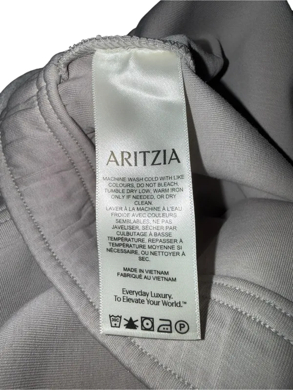 Aritzia The Group by Babaton Diversion Shorts – Size Large - Image 6