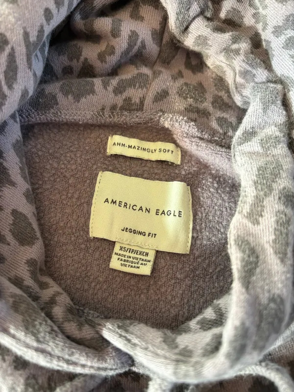 American Eagle Oversized Sweatshirt - Image 3