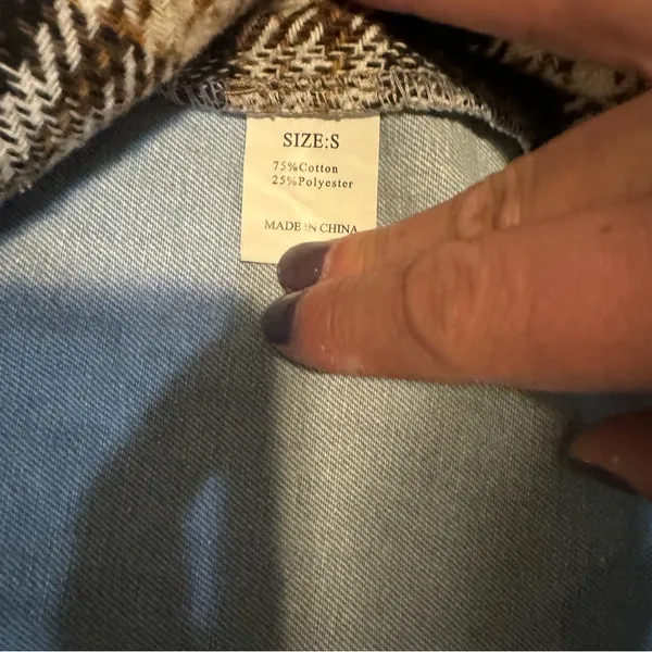 Boutique Shacket denim and flannel size Small - Image 4