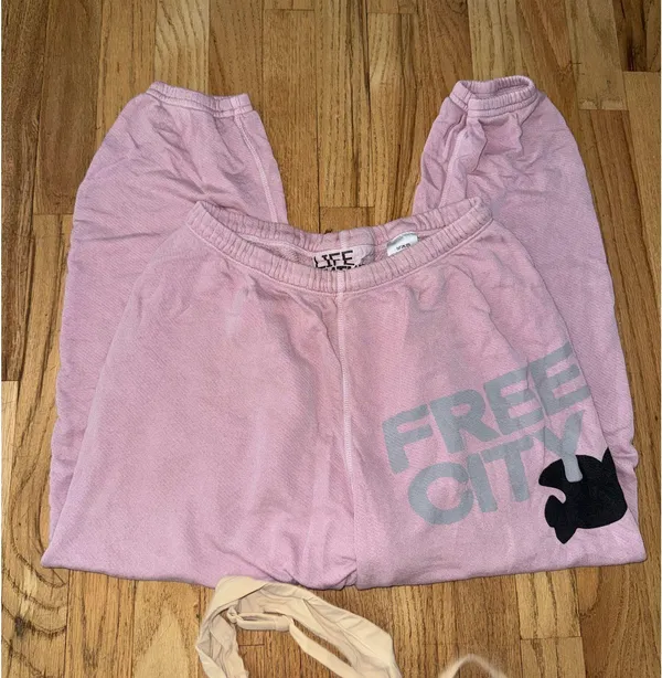 Free City WOMEN'S SUPERFLUFF LUX VINTAGEBATH OG SWEATPANT - Image 4