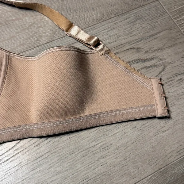 Playtex 4803‎ 18 Hour Silky Soft Smoothing Satin Trim Wireless Bra 38C - Image 4