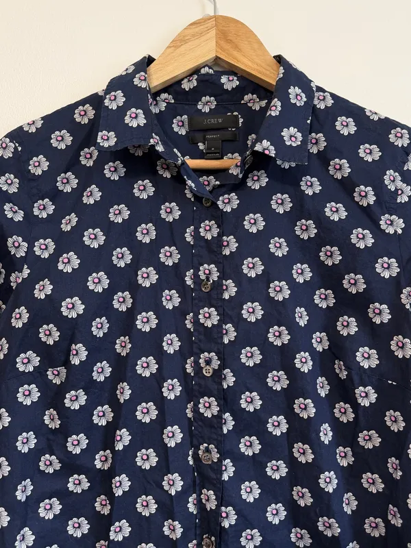 J. Crew Long Sleeve Perfect Button Down Shirt Floral Size 8 Navy Blue Top - Image 3