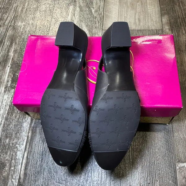 Easy Street Dark Brown Slingback Heels Size 7 - Image 13