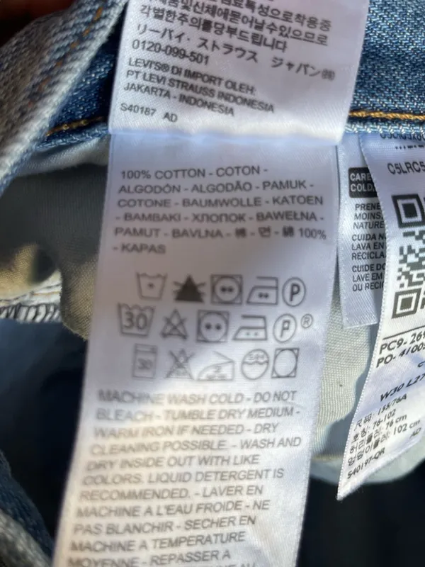 Levi’s High Waisted Mom Jeans Size 30 - Image 8