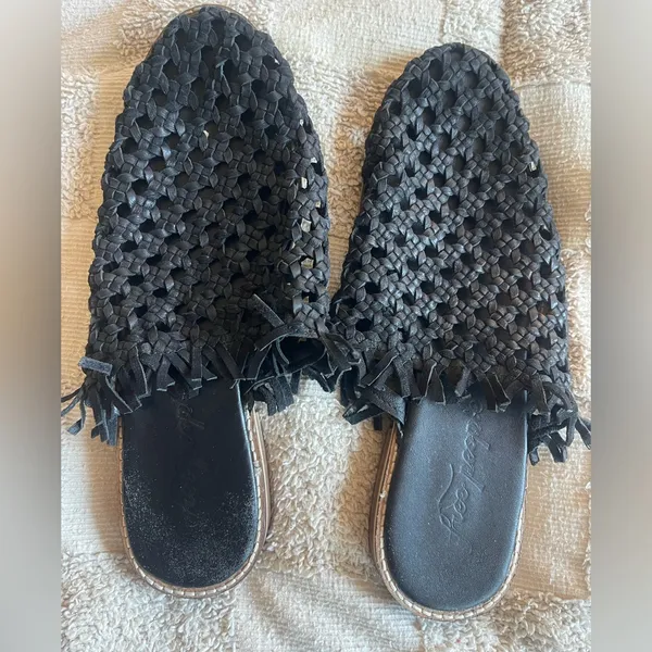 Free People Black Leather Woven Women's Slip-On Shoes Size 40 - Image 2
