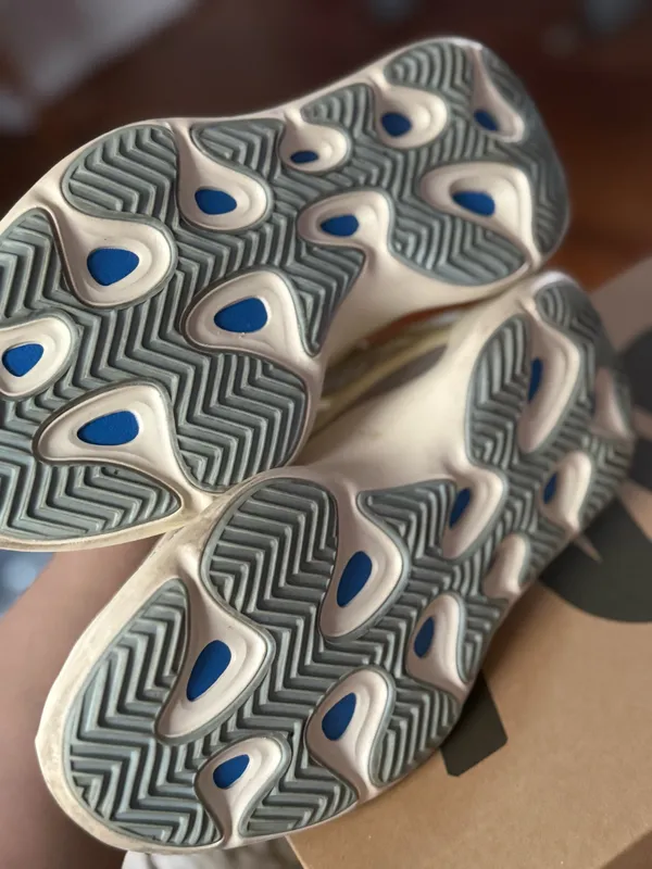 Yeezy 700 V3 - Image 2