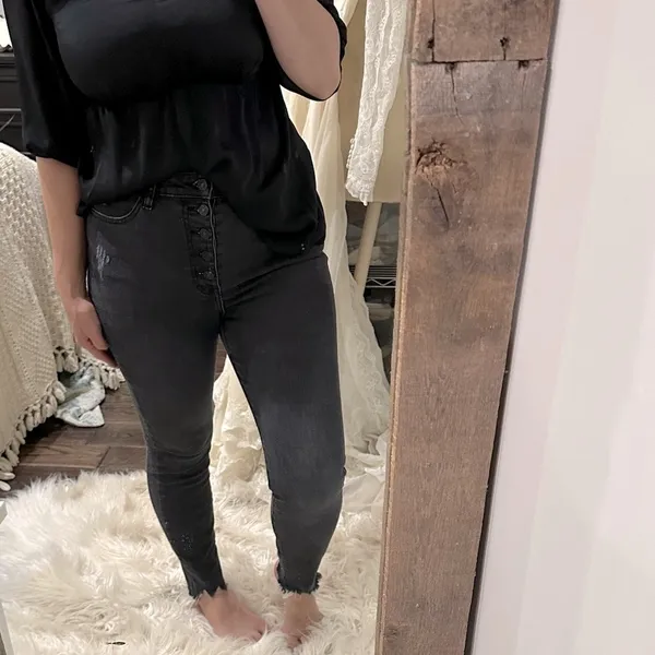 KanCan Women's black High Rise Jeans size 9/28 - Image 4