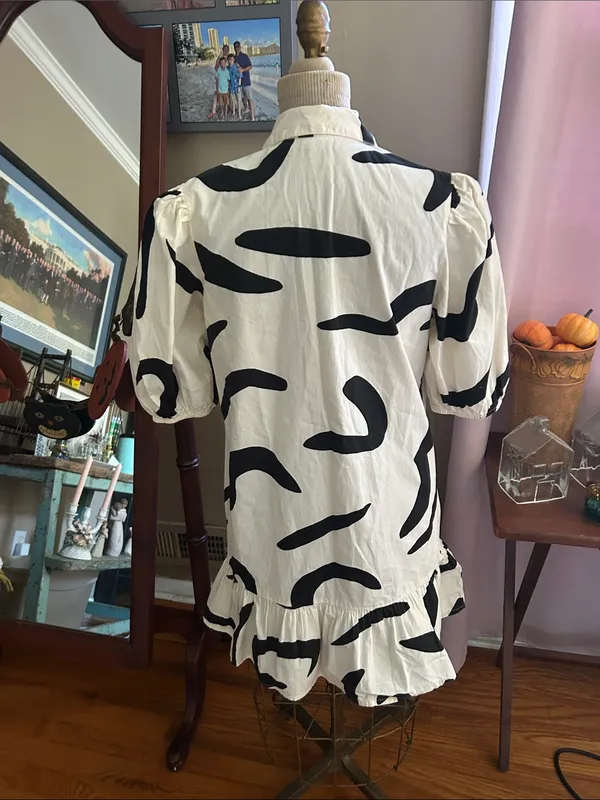 Sincerely J Women's Black & White Abstract Button-Down Mini Dress | Size Medium - Image 3