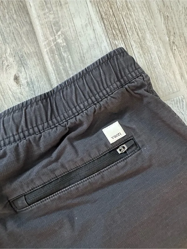 Vuori Women's Vintage Ripstop Shorts In Charcoal Grey Size Medium - Image 5