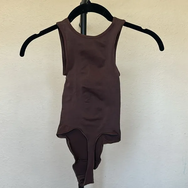 Skims Seamless Sculpt‎ Scoop Thong Bodysuit thick strap cocoa size S NWOB - Image 7
