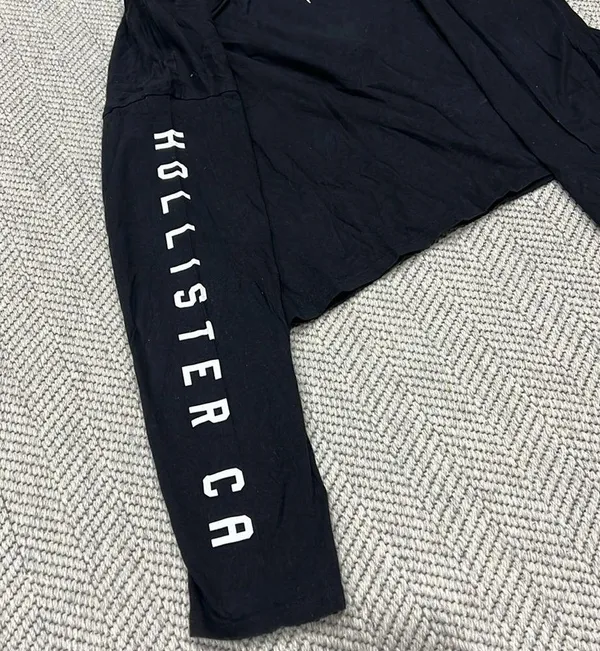 Hollister Women's Black Long Sleeve Crop Top - Image 3