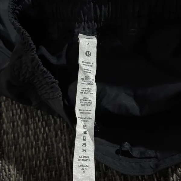 Lululemon Hotty Hot High-Rise Skirt *Long Mesh Swift Size 4 - Image 4