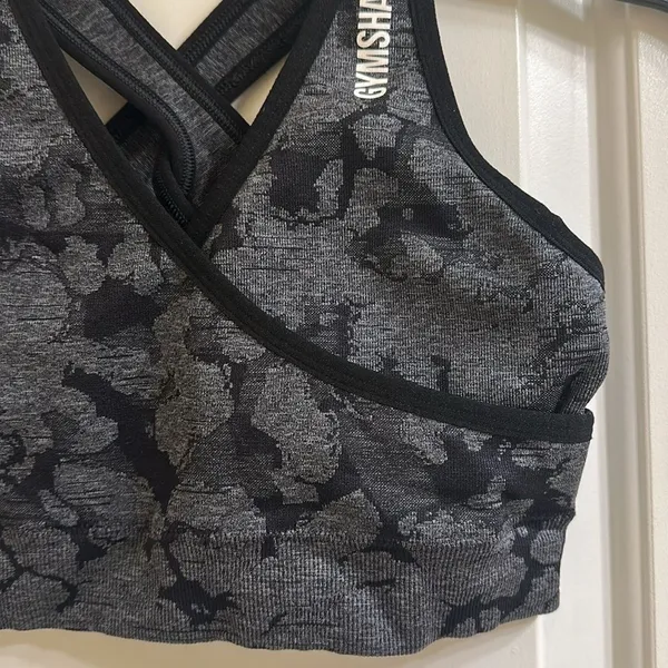 Gymshark Adapt Camo Seamless Sports Bra Black Size Small - Image 5