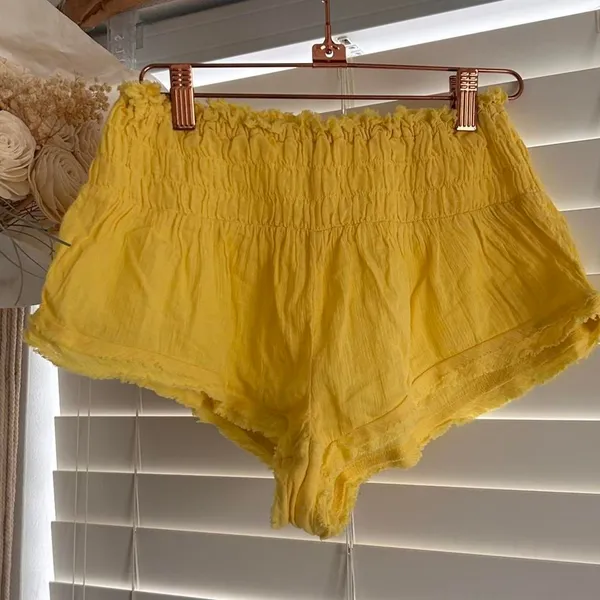 Anthropologie yellow gauzy smocked flowy micro shorts size XXS - Image 2