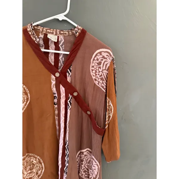 Globe Trotter Bali Women Brown Batik Asymmetrical Button Crinkle‎ Top Large - Image 2