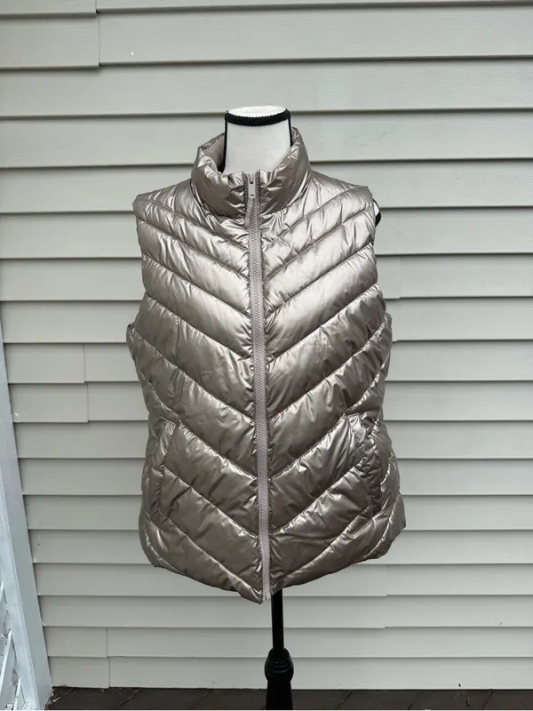 GAP | Metallic Gold Quilted Vest Size Large - Image 8