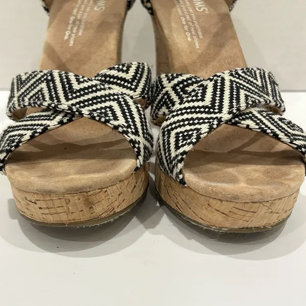 Toms Women's Seinna Aztec Black and white‎ pattern Wedge Heel Sandals Size 6 - Image 3