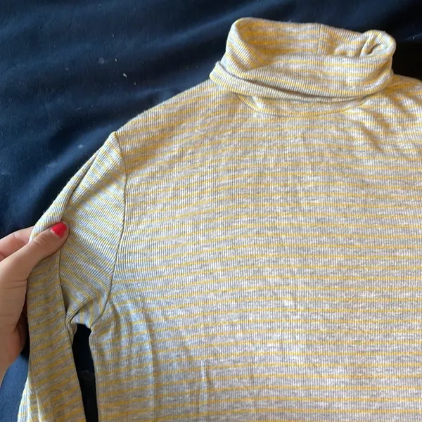 Gap Grey and yellow striped turtle neck - Image 2