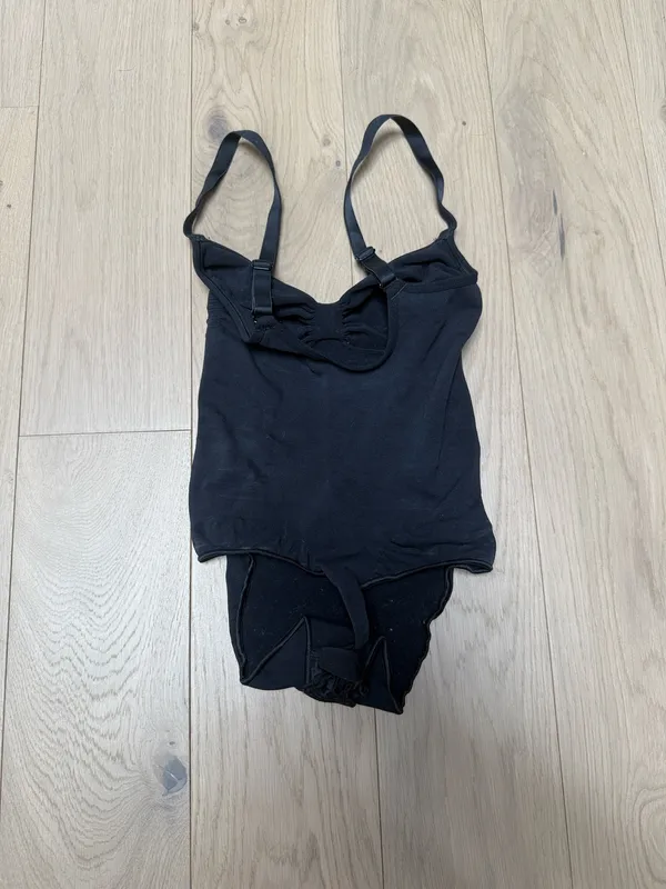 SKIMS Onyx Seamless Sculpt Thong Bodysuit - Image 3
