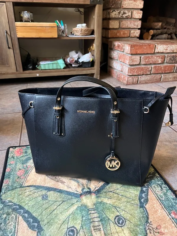 Michael Kors Black Saffiano Tote with Gold-Tone MK Charm - Image 3