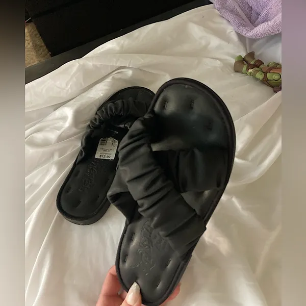 Black Crisscross Slip Ons Size 7 - Image 4