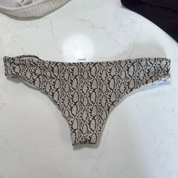 H&M Stylish Bikini Set in White, Yellow, and Snake Print. Size Medium/Small. - Image 7