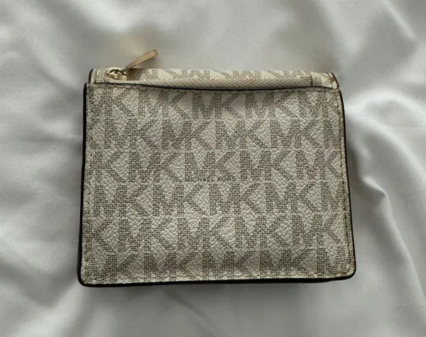 Michael Kors Wallet - Image 2