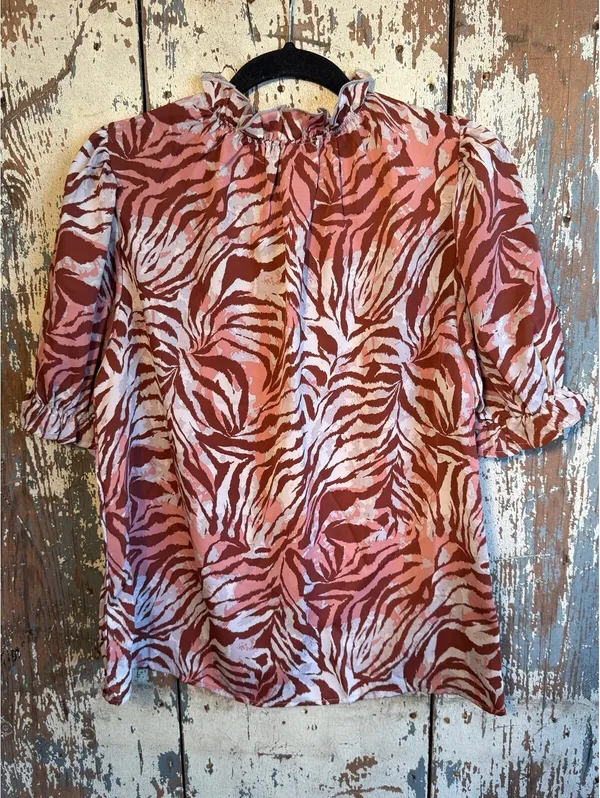 Entro pink burgundy patterned short sleeve blouse size small - Image 6