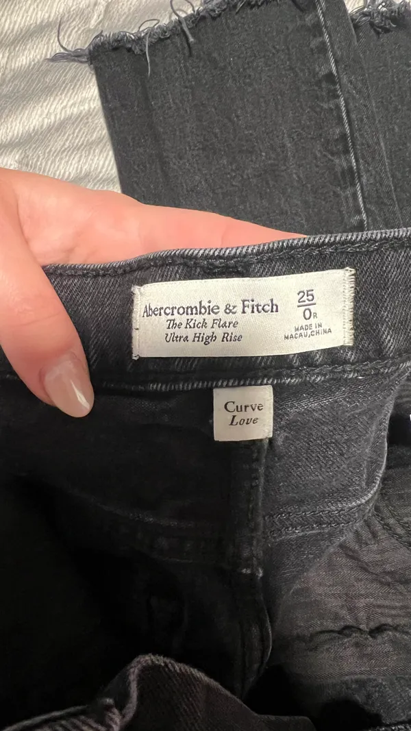 Abercrombie The Kick Flare Ultra High Rise Jeans - Black - Image 7