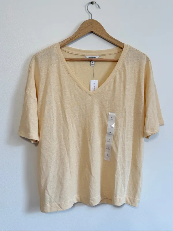 NWT Banana Republic Linen Blend V-Neck Shirt Size Medium light pastel yellow new - Image 2
