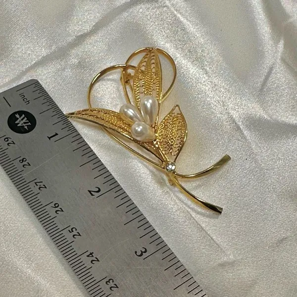 Vintage gold tone faux pearl filagree leaf brooch - Image 7