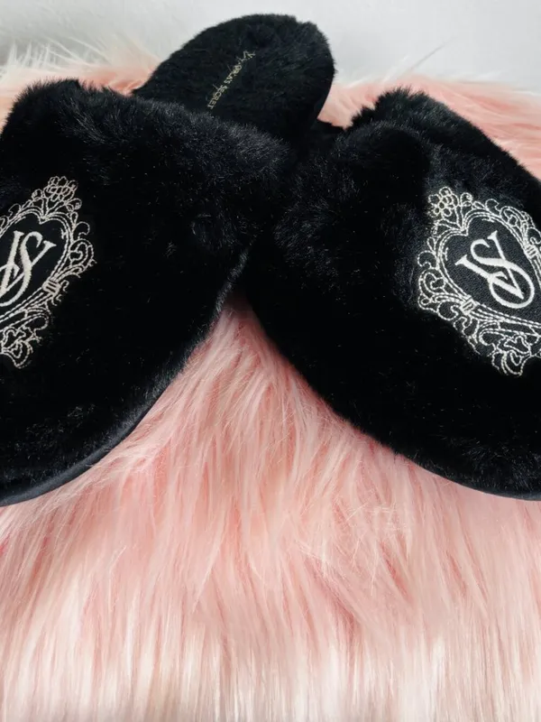 Victoria's Secret women's slippers in size M - Image 2