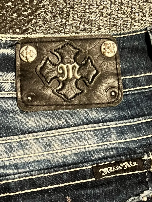 Womens 31x34 Miss Me Distressed JP5755B Embellished Boot Cut Jeans - Image 9